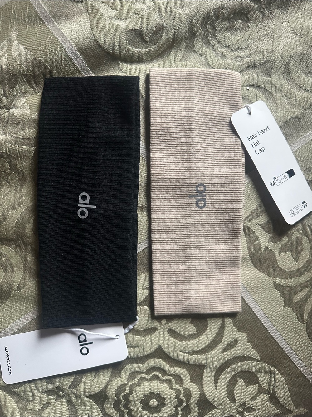 Alo Women's Ribbed Elastic Headband - Black & Light Beige